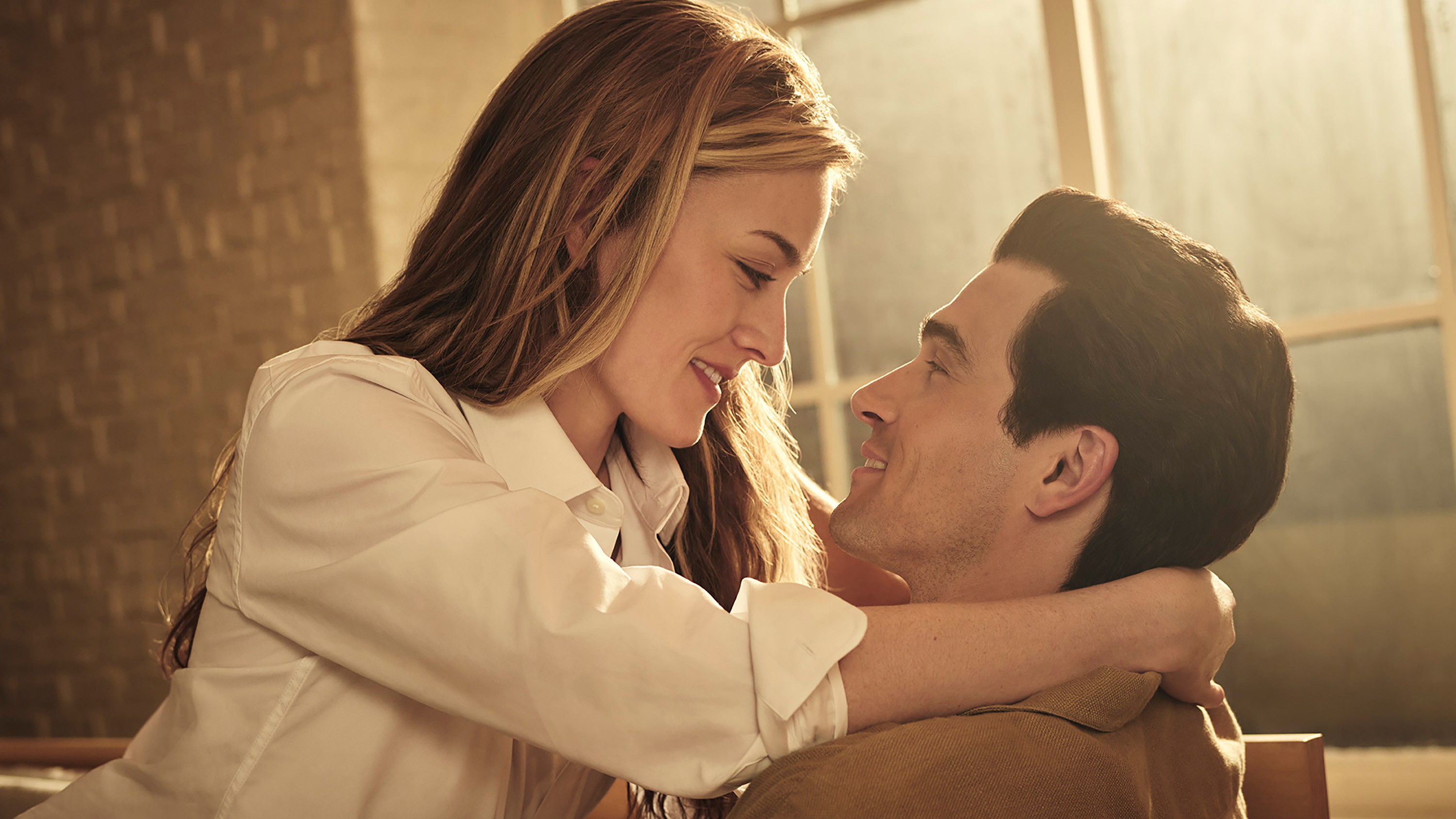 A scene from Love Story: John F. Kennedy Jr. & Carolyn Bessette on FX